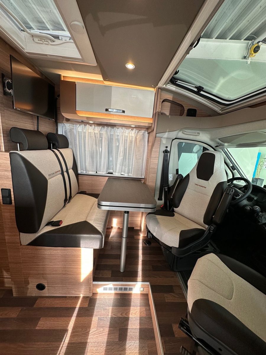 Fahrzeugabbildung Weinsberg CaraCompact EDITION PEPPER 600 MEG Premium Tür