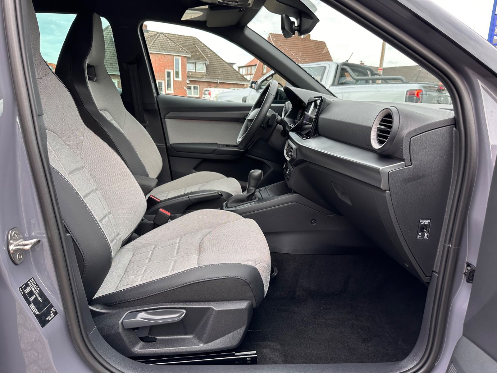 Fahrzeugabbildung SEAT Arona 1.5 TSI FR Black Edition DSG ACC/LED/Kamer