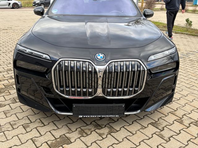 BMW 750e xDRive MSport Sky Iconic CinemaTV  168.720€