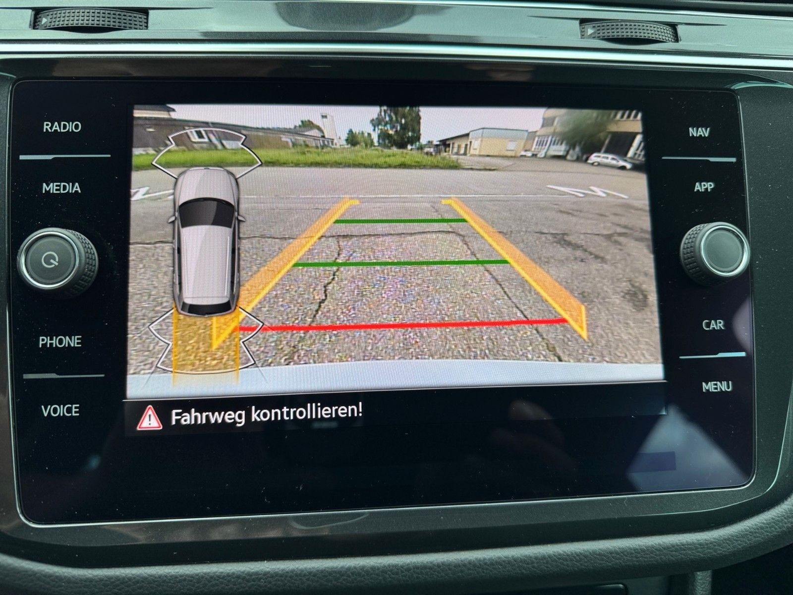 Fahrzeugabbildung Volkswagen Tiguan Elegance 1.5 TSI