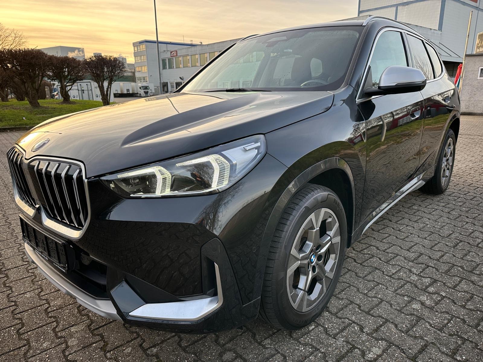 BMW X1 18 d sDrive xLine Widescreen Head-Up Abstand