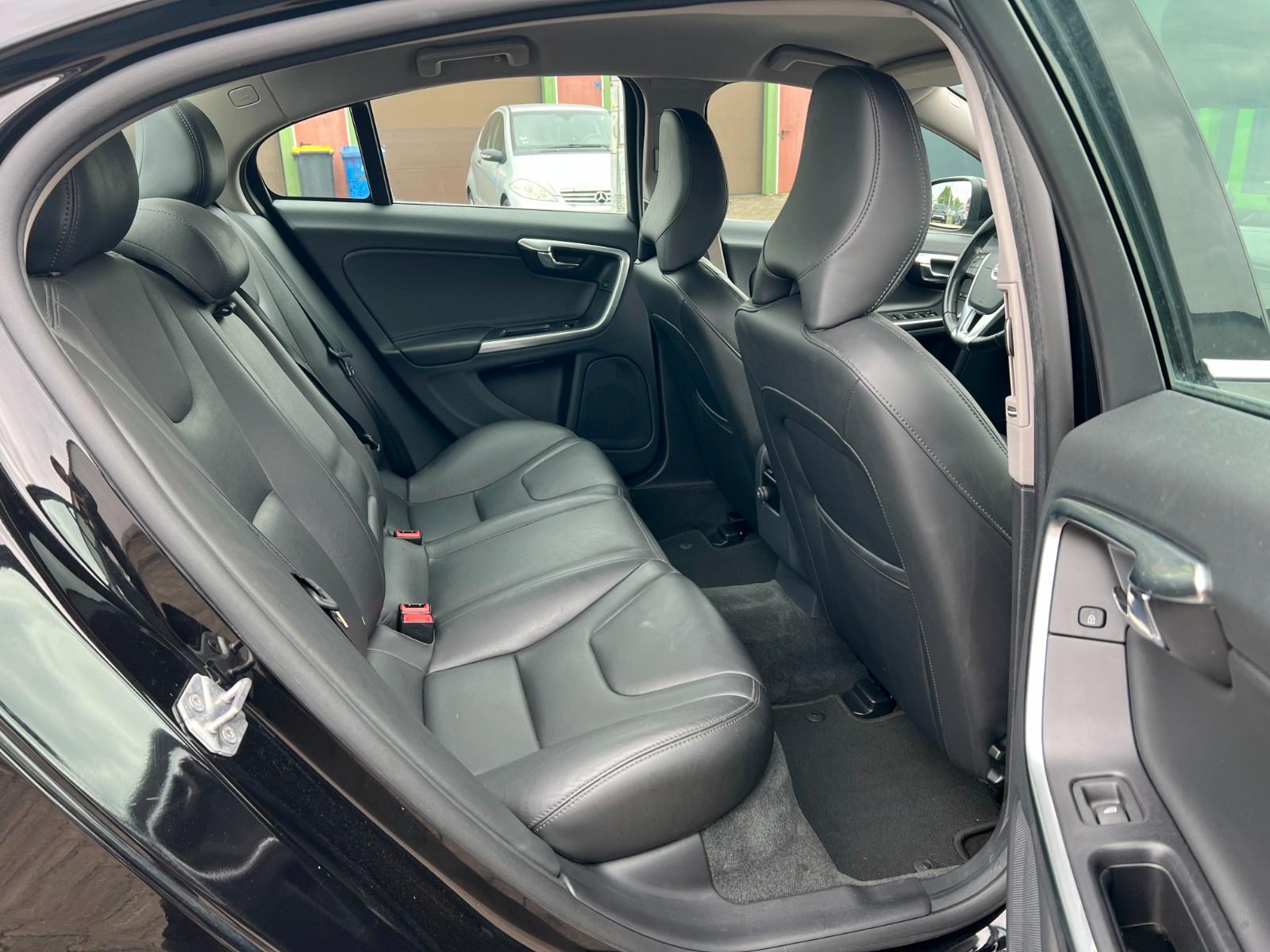 Volvo S60 D2 NAVI LEDER TEMPOMAT LED