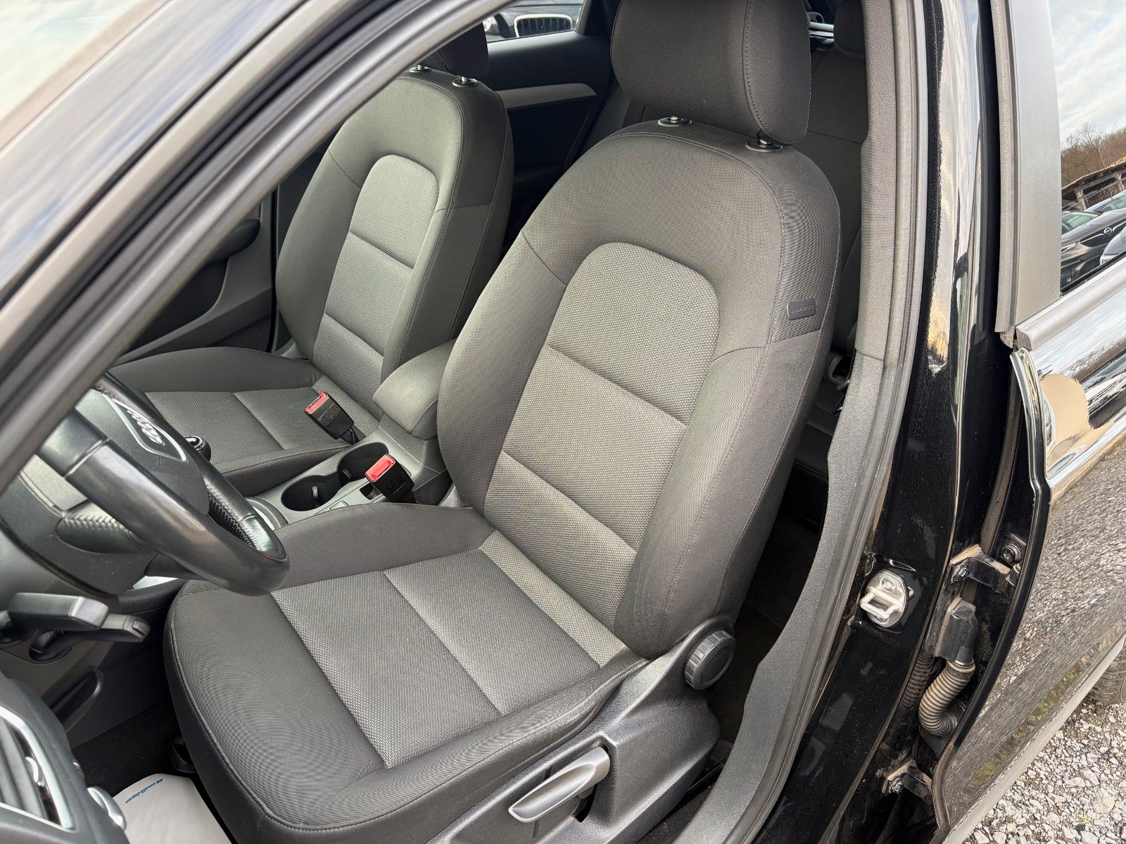 Fahrzeugabbildung Audi Q3 2.0 TDI basis Navi Xenon Tempomat SPORTFWK