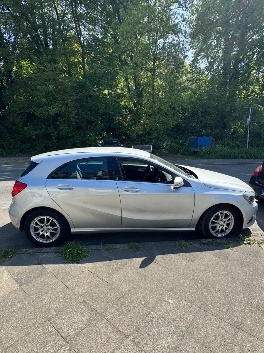 Mercedes-Benz A180 2013 — interior