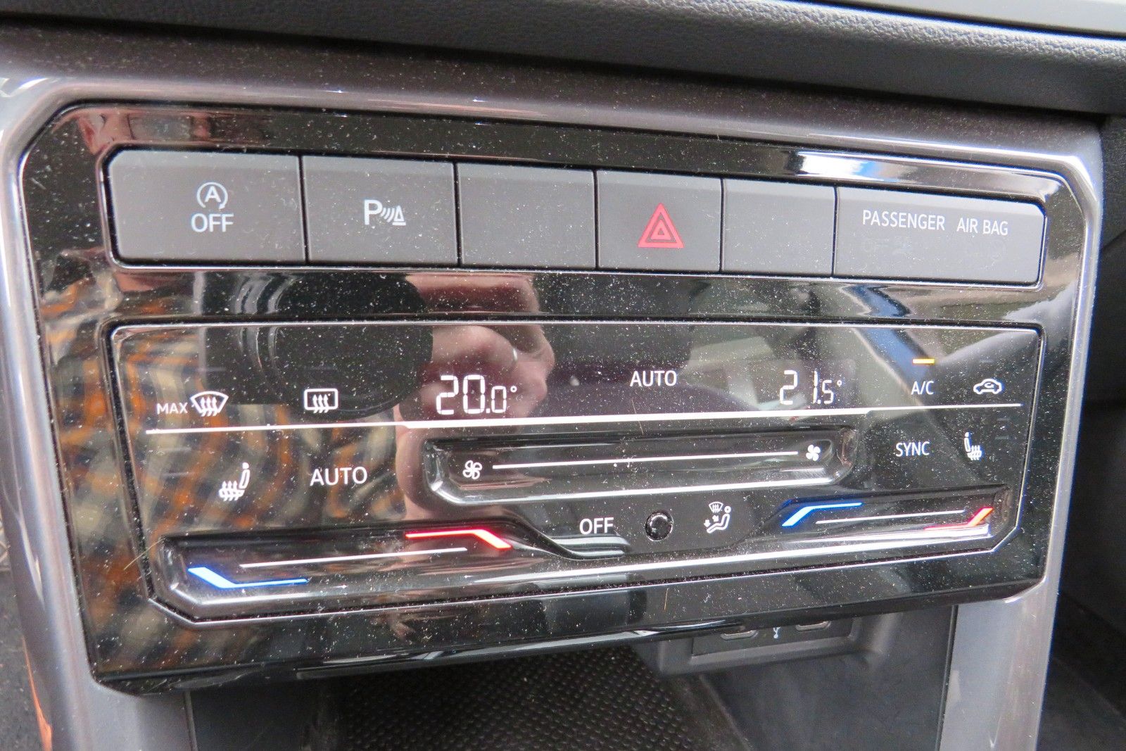 Fahrzeugabbildung Volkswagen T-Cross Highline DSG ACC NAVI AHK APP 1.HAND