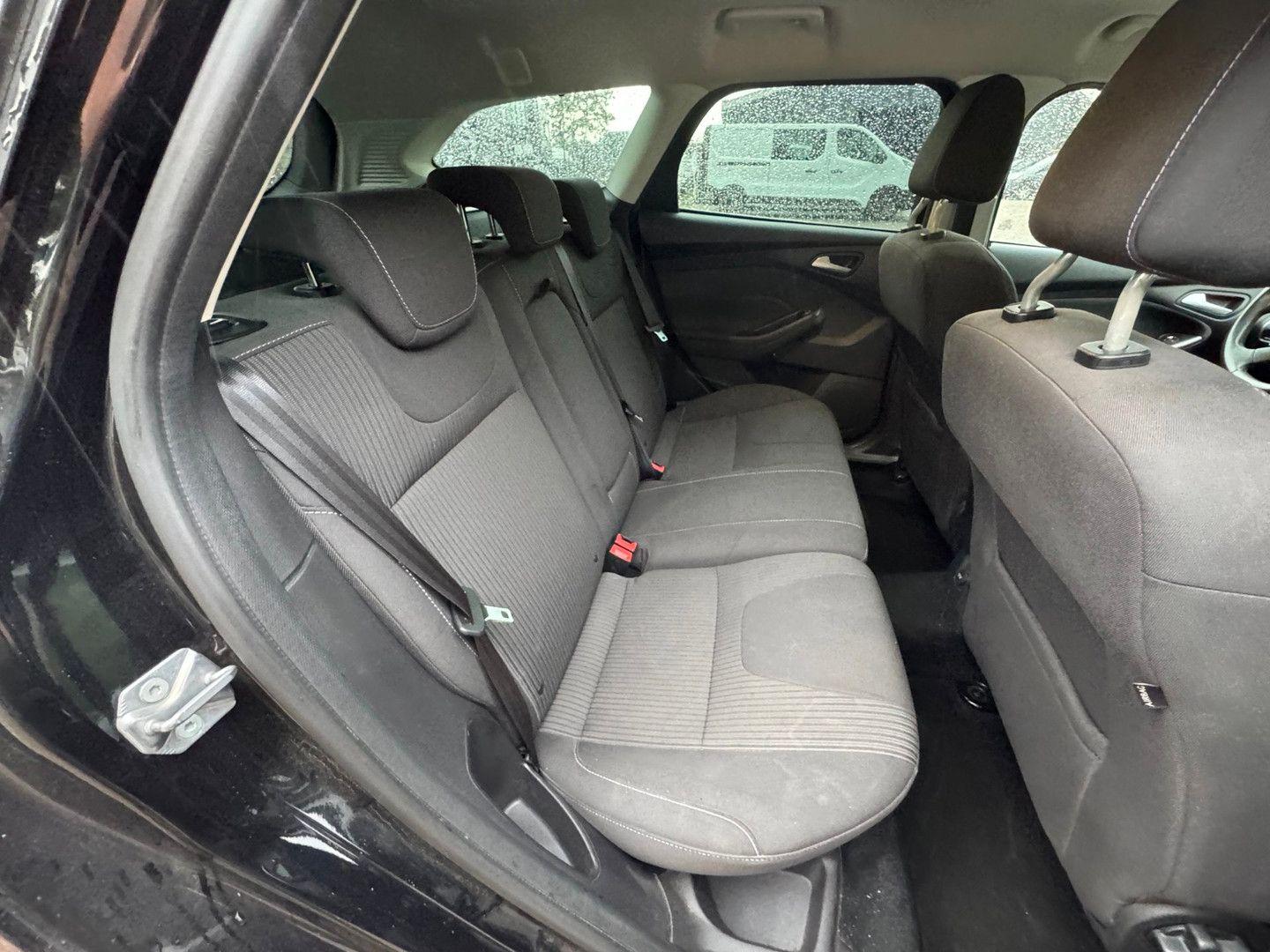 Ford Focus 2013 — photo 10