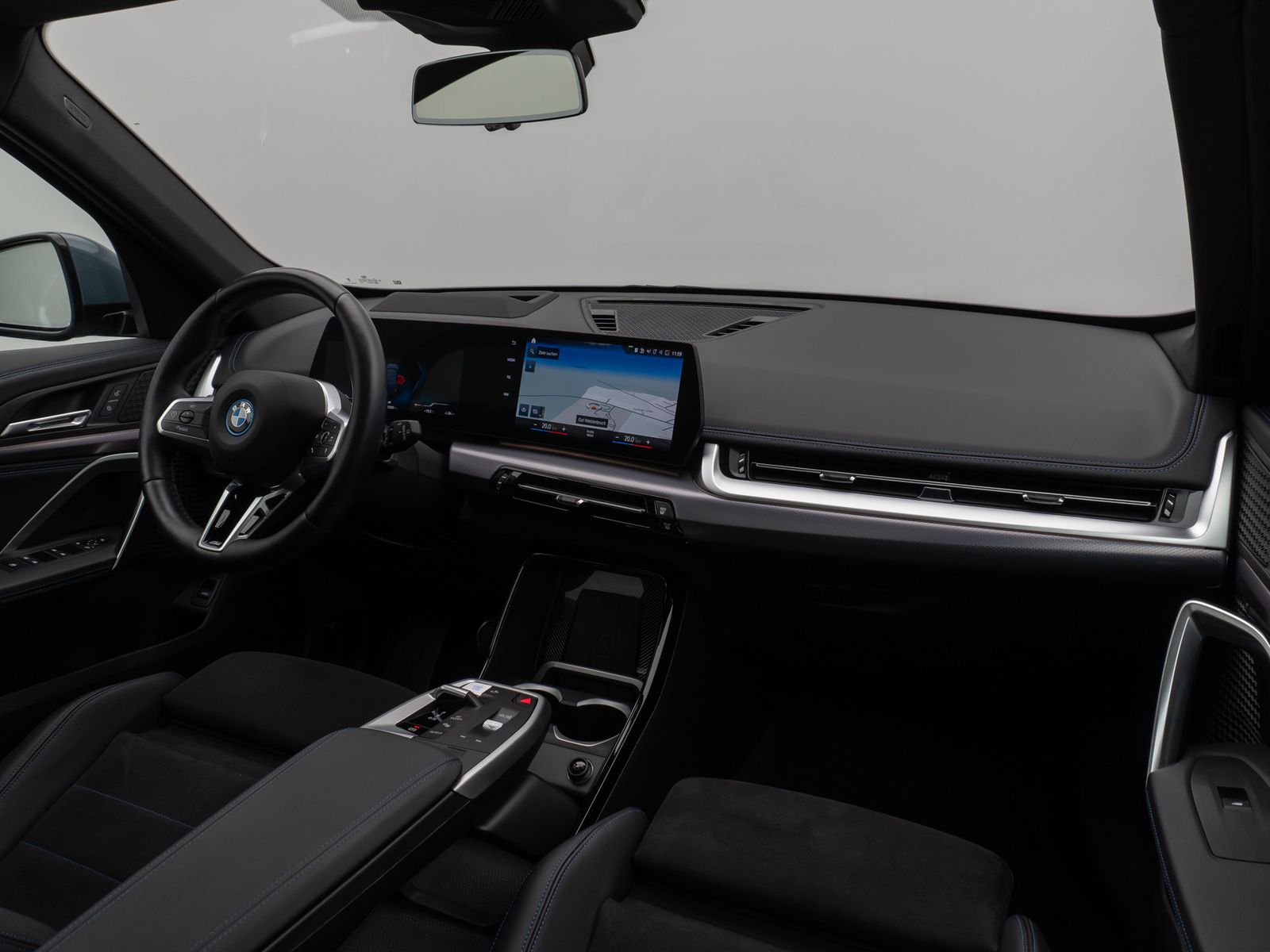 Fahrzeugabbildung BMW iX1 xD30 M Sport Panoram 360°HUD DAB AHK Komfort