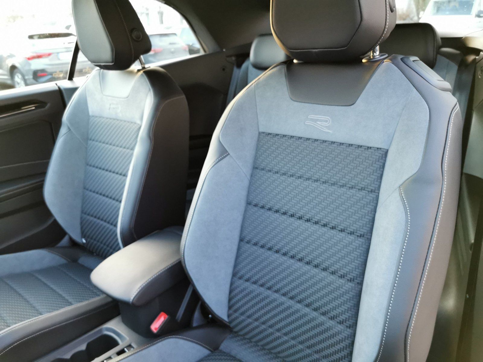Volkswagen T-Roc - Bild 12