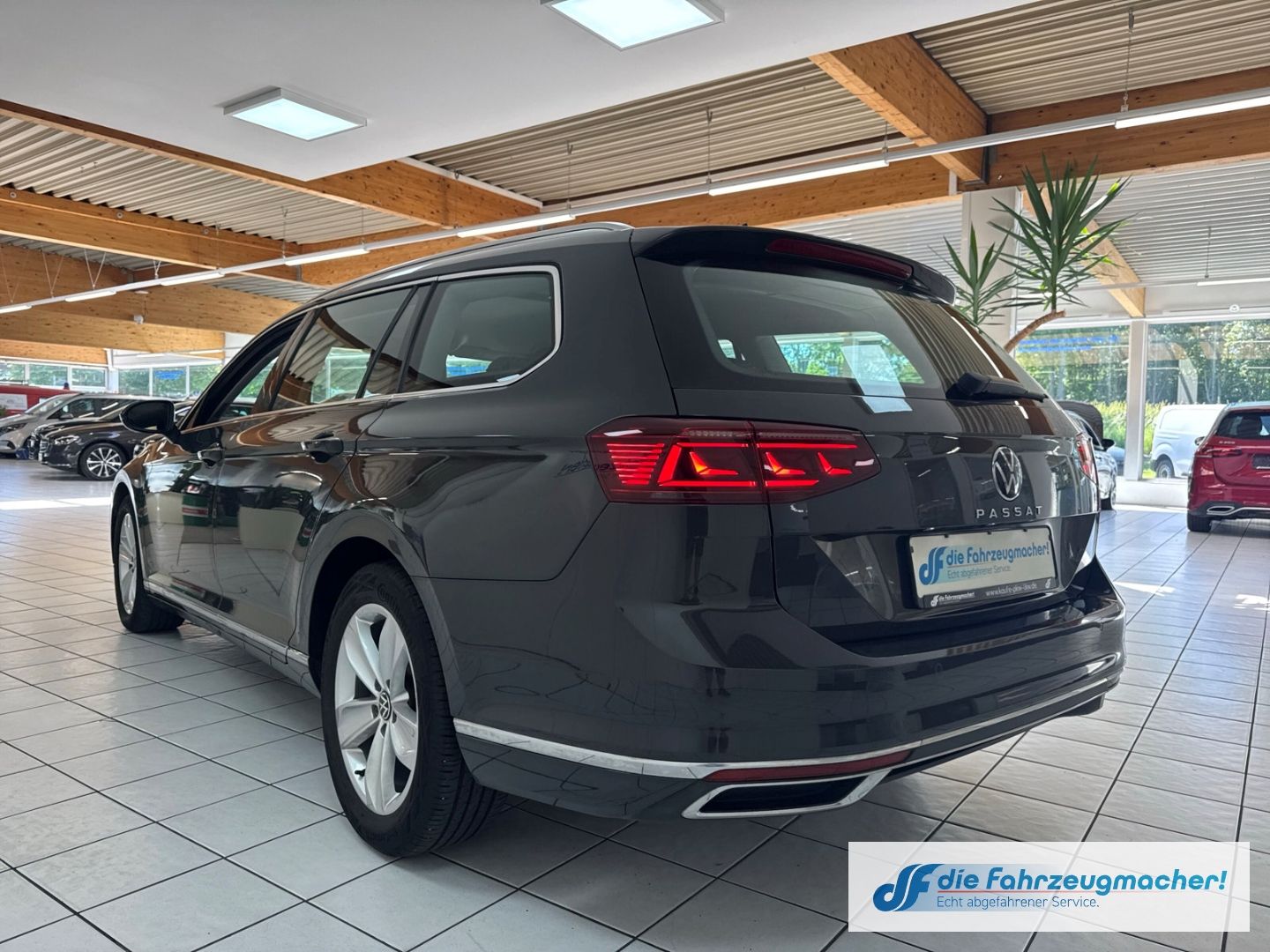 Fahrzeugabbildung Volkswagen Passat Variant Elegance 1.5 TSI BMT Start-Stopp