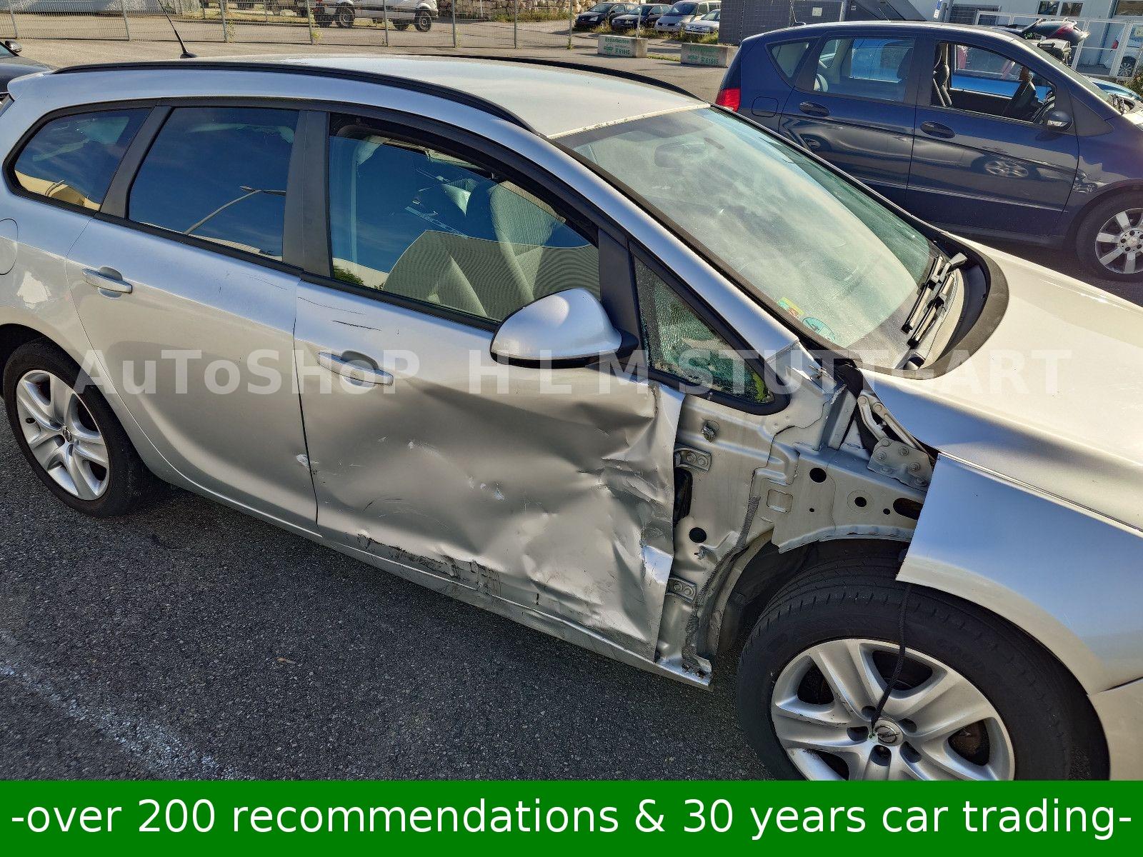 Opel Astra 2011 — interior