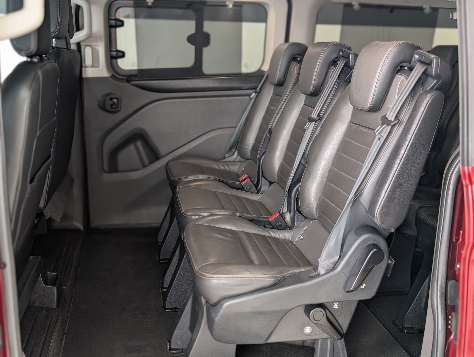 Fahrzeugabbildung Ford Tourneo Custom 320 L2LEDER KAM LED ZHZ 2x KLIMA