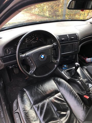 BMW E39 523i