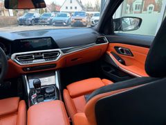 BMW M3 xDrive Competition/ H&K/ BICOLOR/ CARBON SEAT BMW M3 xDrive Competition/ H&K/ BICOLOR/ CARBON SEAT