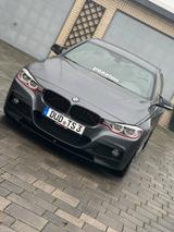 BMW F30 330i M Performance  - BMW 330 mit Benzin-Antrieb: Limousine, 330i