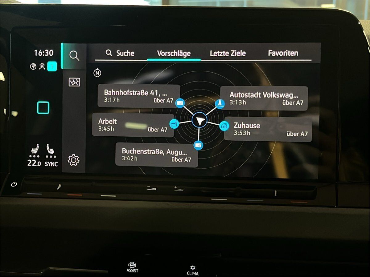 Fahrzeugabbildung Volkswagen Golf Active 1.5 TSI 6-Gang IQ.Light Navi Pano
