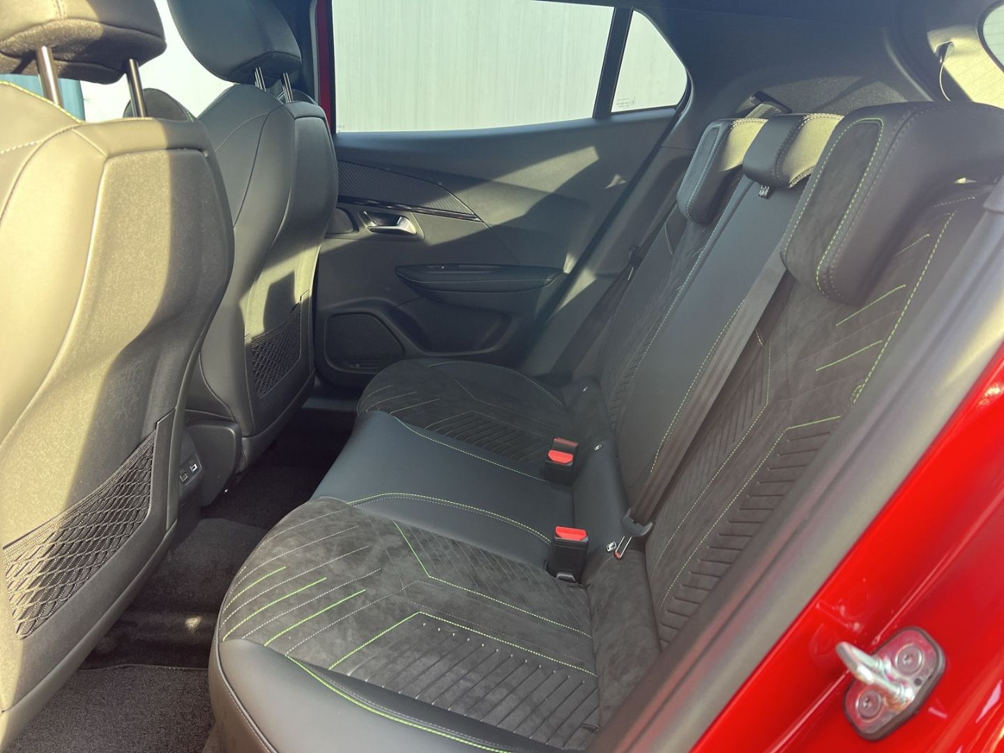 Fahrzeugabbildung Peugeot 2008 Hybrid GT 145 e-DSC6 ACC Panodach Navi