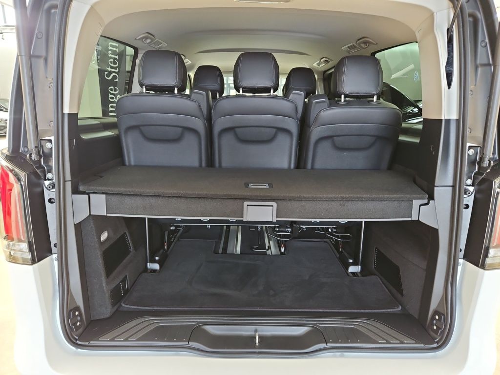 Fahrzeugabbildung Mercedes-Benz EQV 300 lang 7 Sitze Tisch LED EASY-PACK RFK