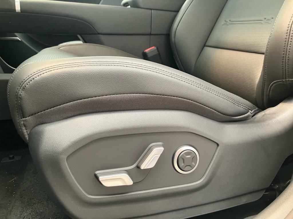 Fahrzeugabbildung Hyundai SANTA FE (5-Sitzer) HEV 1.6 T-GDI 4WD 6-AT Intro
