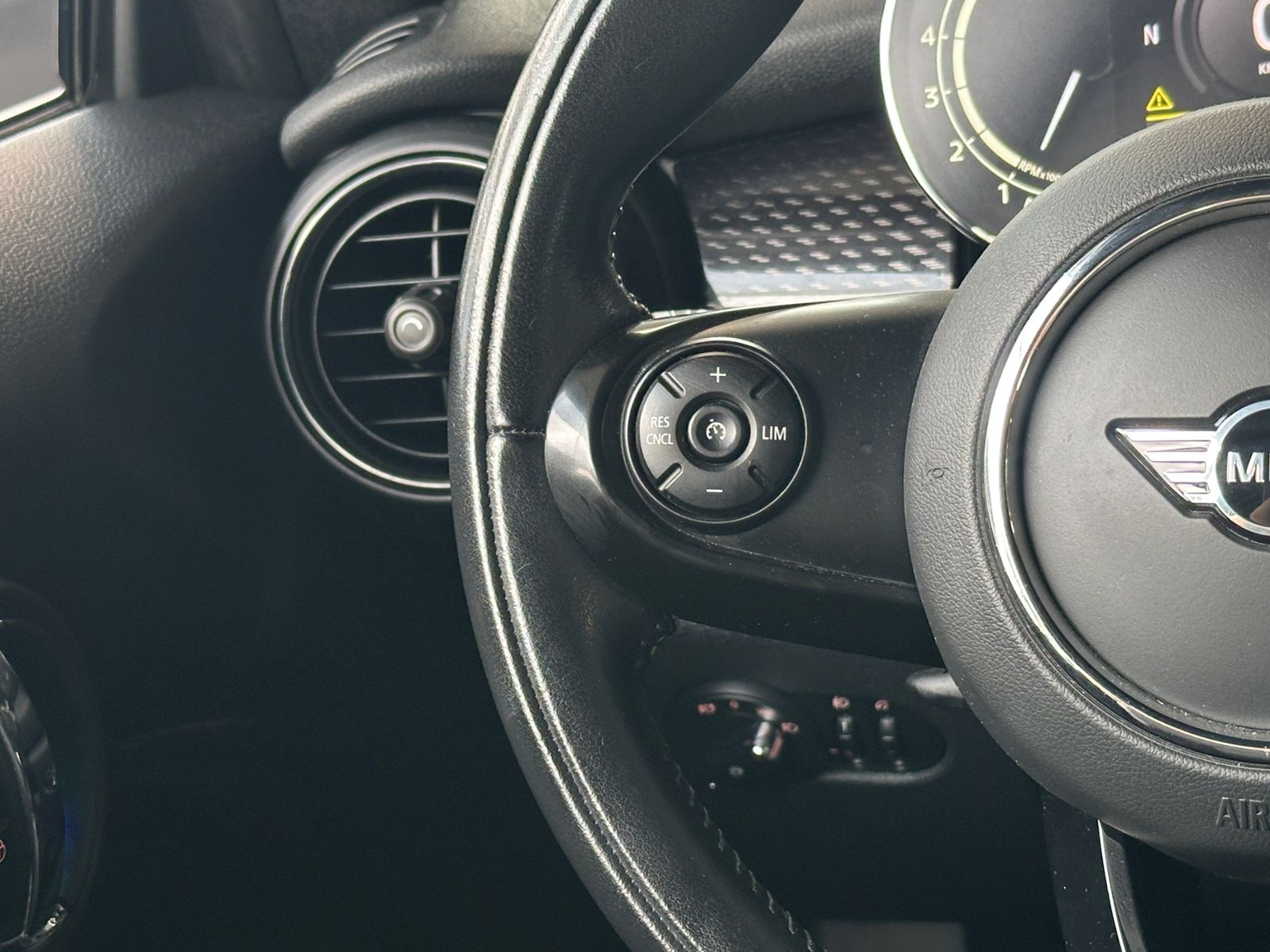 Fahrzeugabbildung MINI Cooper S Cabrio Chili LED NAVI ALU