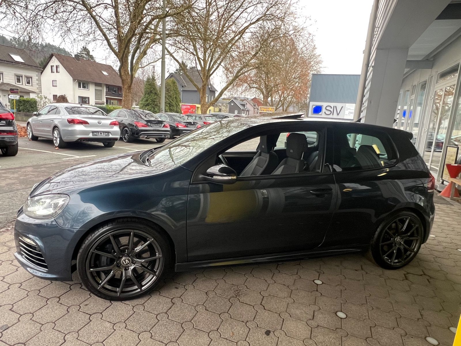 Fahrzeugabbildung Volkswagen Golf VI R 4Motion *SCHIEBEDACH*KEYLESS*XENON*