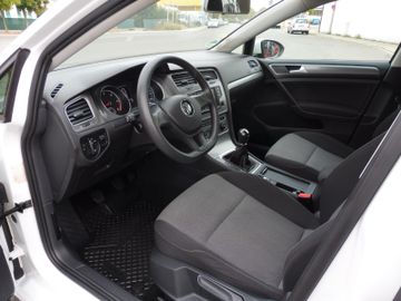 Volkswagen Golf - 6