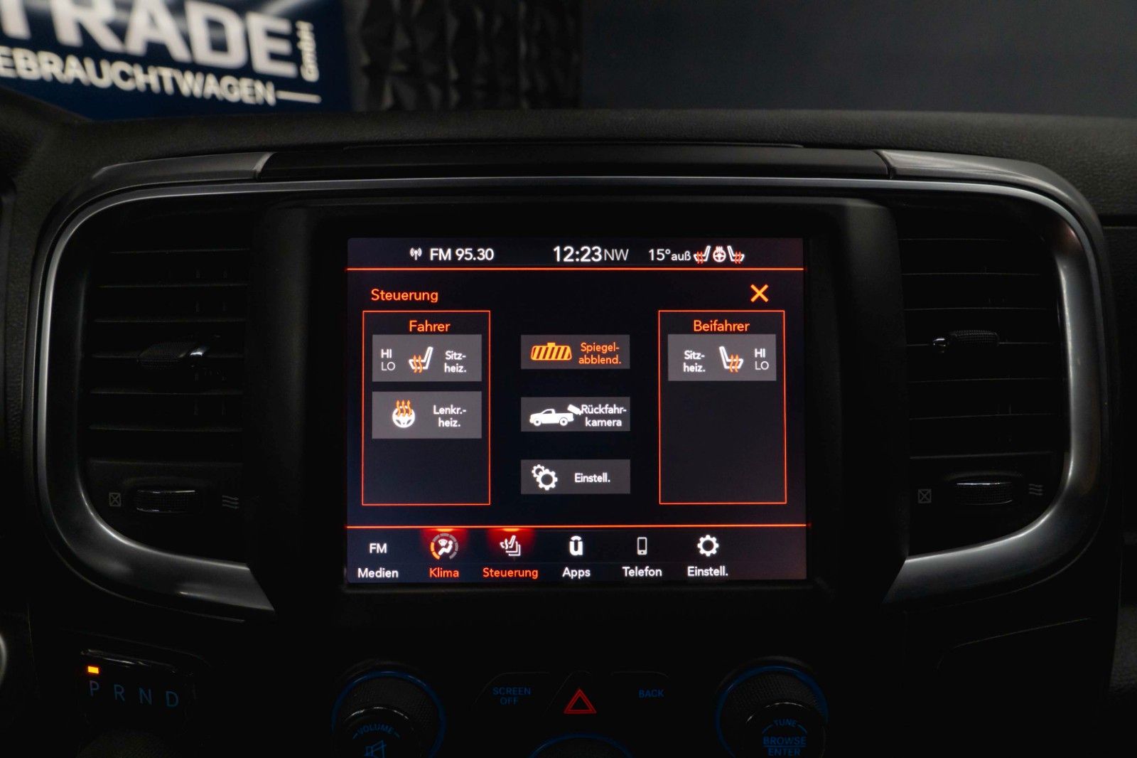 Fahrzeugabbildung Dodge RAM 5.7 V8 HEMI 4x4 OFFROAD Night-Paket *LED*