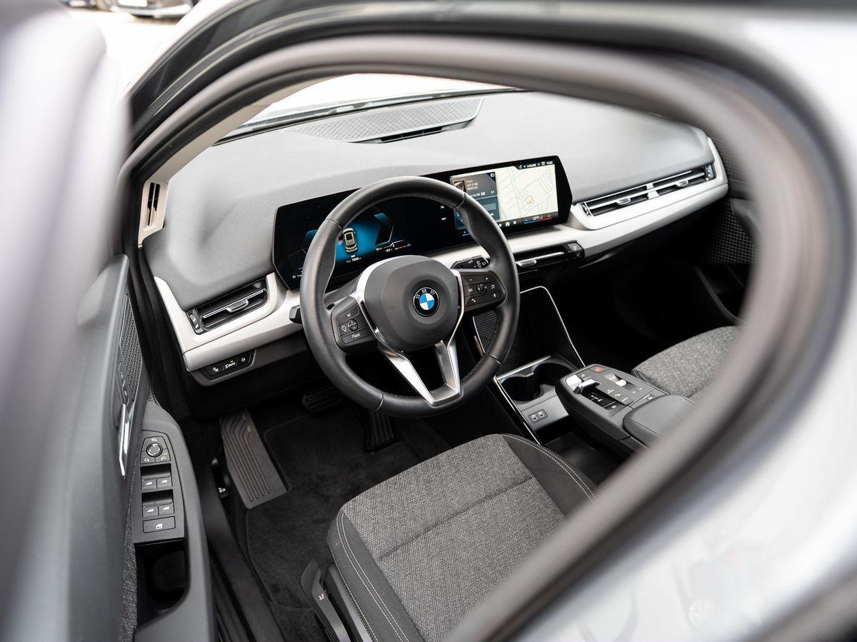 BMW 220i Active Tourer AHK PANO Alarm RFK ShadowL