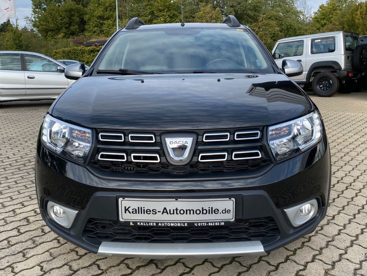 Fahrzeugabbildung Dacia Sandero Stepway 0.9 AUTOM.+TEMPO.+NAVI+TÜV-NEU