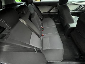 Toyota Avensis - 11