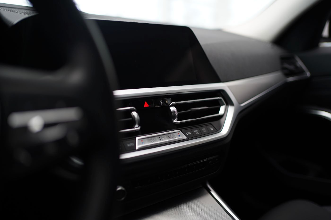 Fahrzeugabbildung BMW 330e xDri Sport Line +HeadUp+Laserlicht+Komfortz