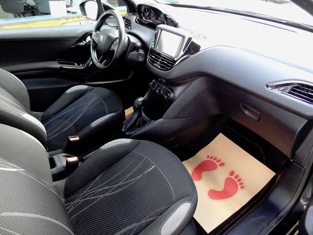 Fahrzeugabbildung Peugeot 208 + Navi ZB+Klima+BT+WR+BC