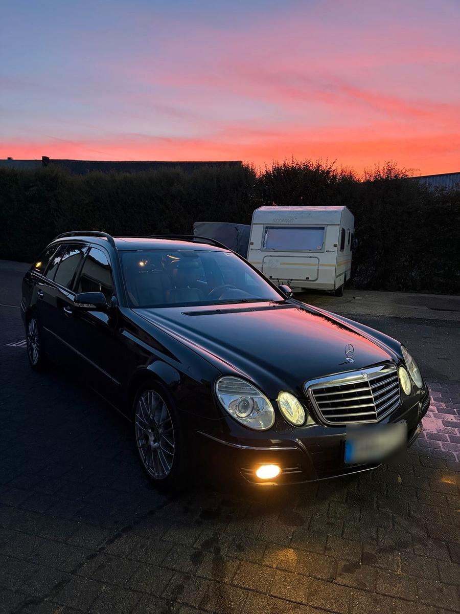 Mercedes-Benz E220 2007 — rear view