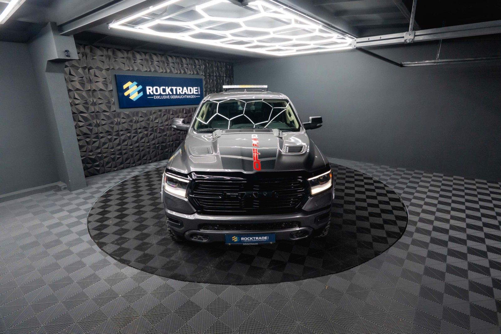 Fahrzeugabbildung Dodge RAM 5.7 V8 HEMI 4x4 OFFROAD NIGHT-Paket LARAMIE