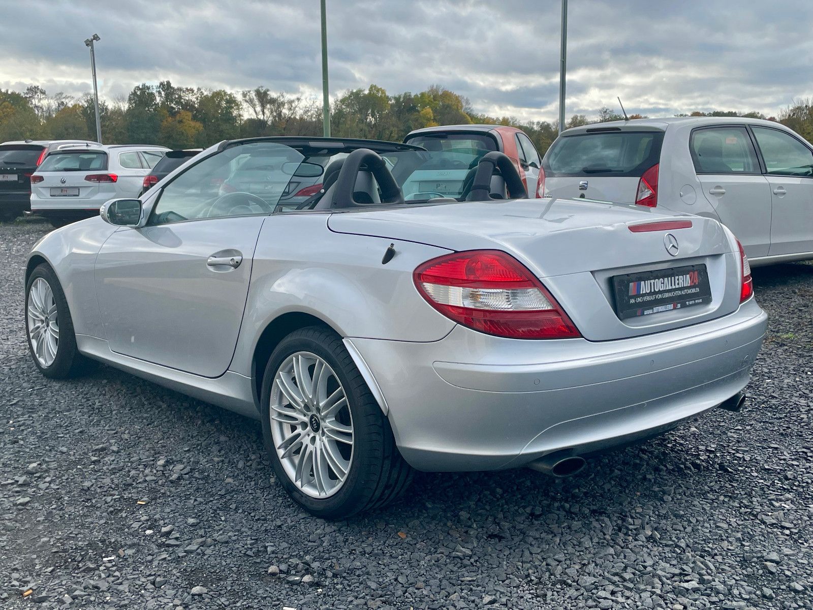 Fahrzeugabbildung Mercedes-Benz SLK 350 Roadster Aut Navi Leder Xenon SCHECKHEFT