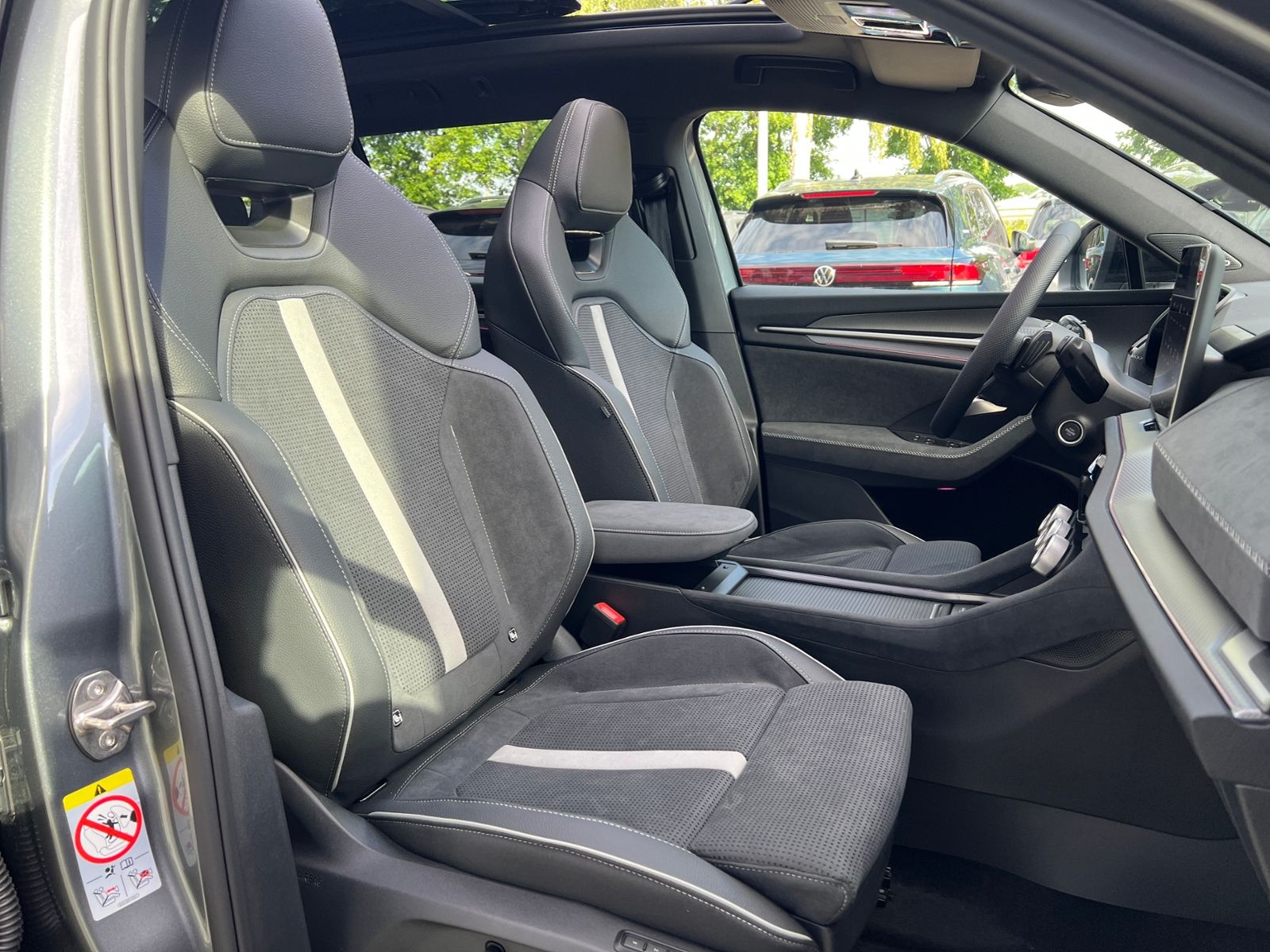 Fahrzeugabbildung SKODA Kodiaq Sportline 1.5 TSI IV DSG *LED, AHK, Navi,