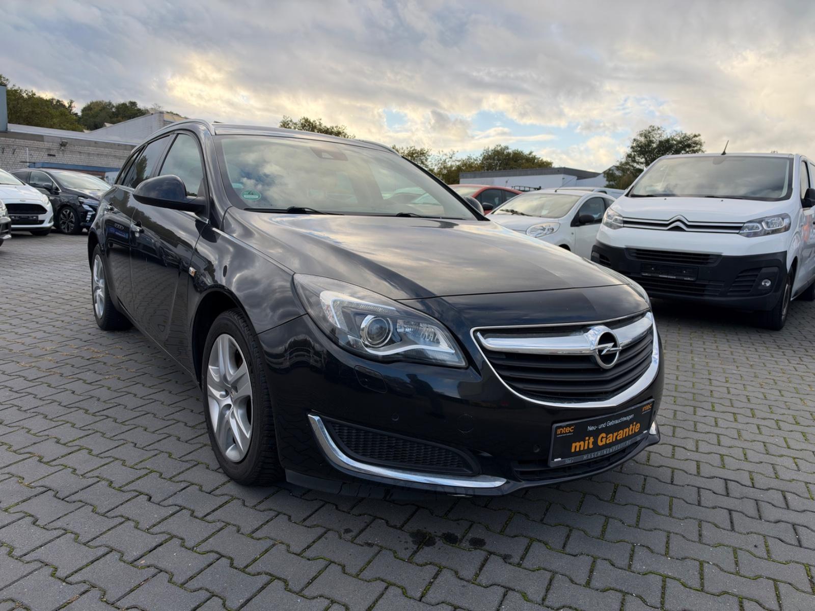 Opel Insignia 2015 — вигляд ззаду
