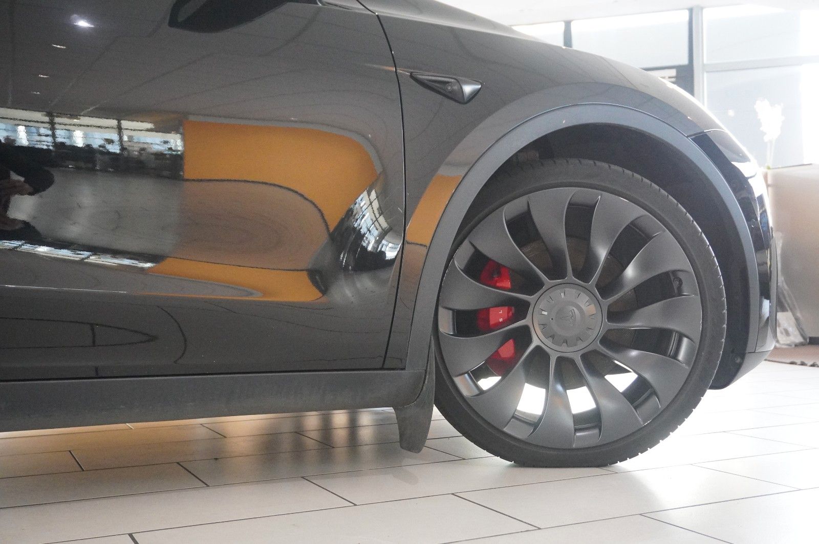 Fahrzeugabbildung Tesla Model Y PERFORMANCE DUAL-MOTOR NAVI/LED/DAB/AHK