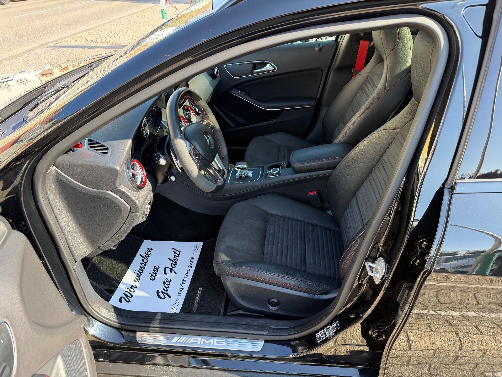 Fahrzeugabbildung Mercedes-Benz GLA 45 AMG 4Matic AERO KIT PANORAMA KLAPPE
