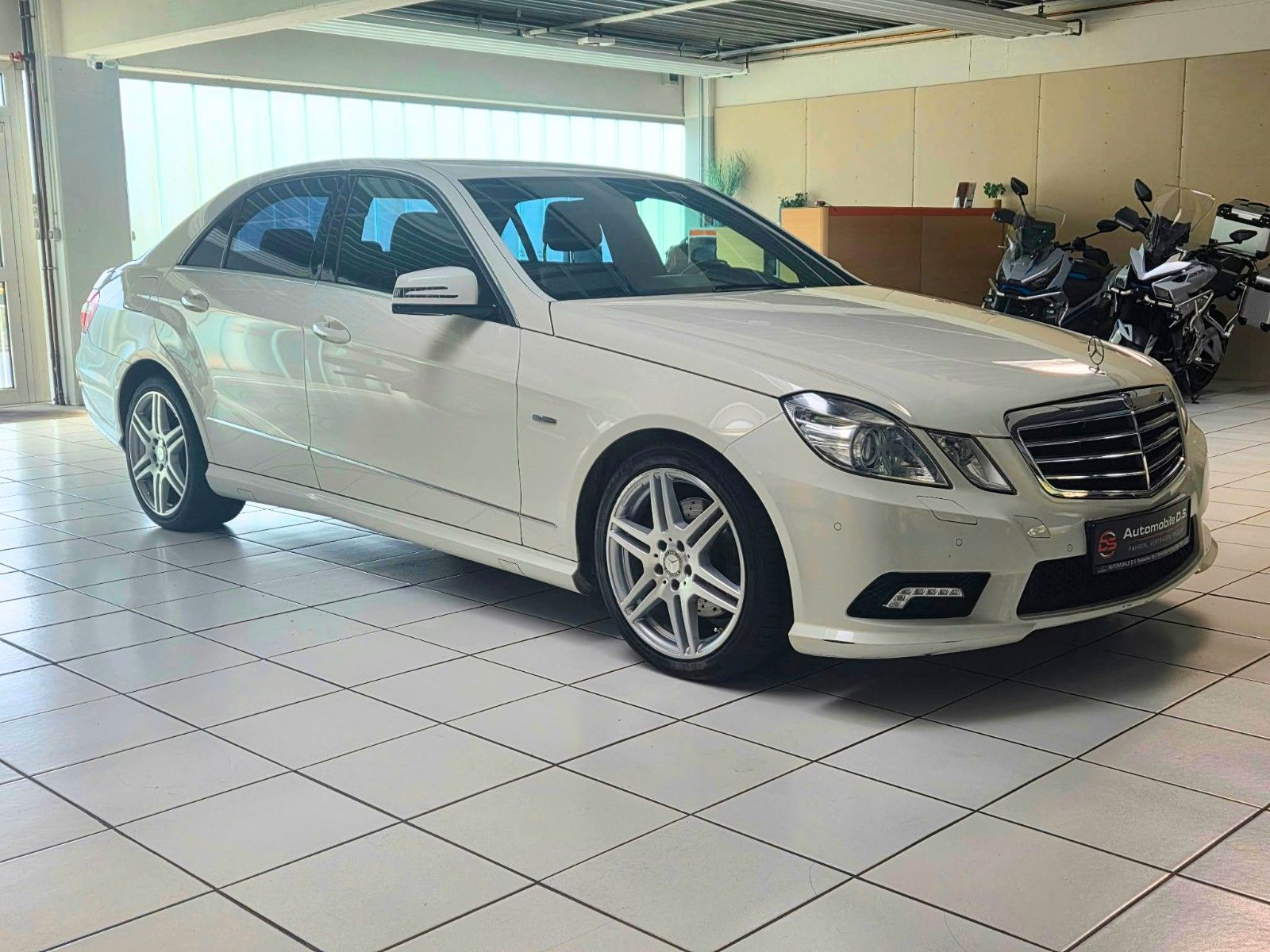 MERCEDES-BENZ E 220 — zdjęcie 3