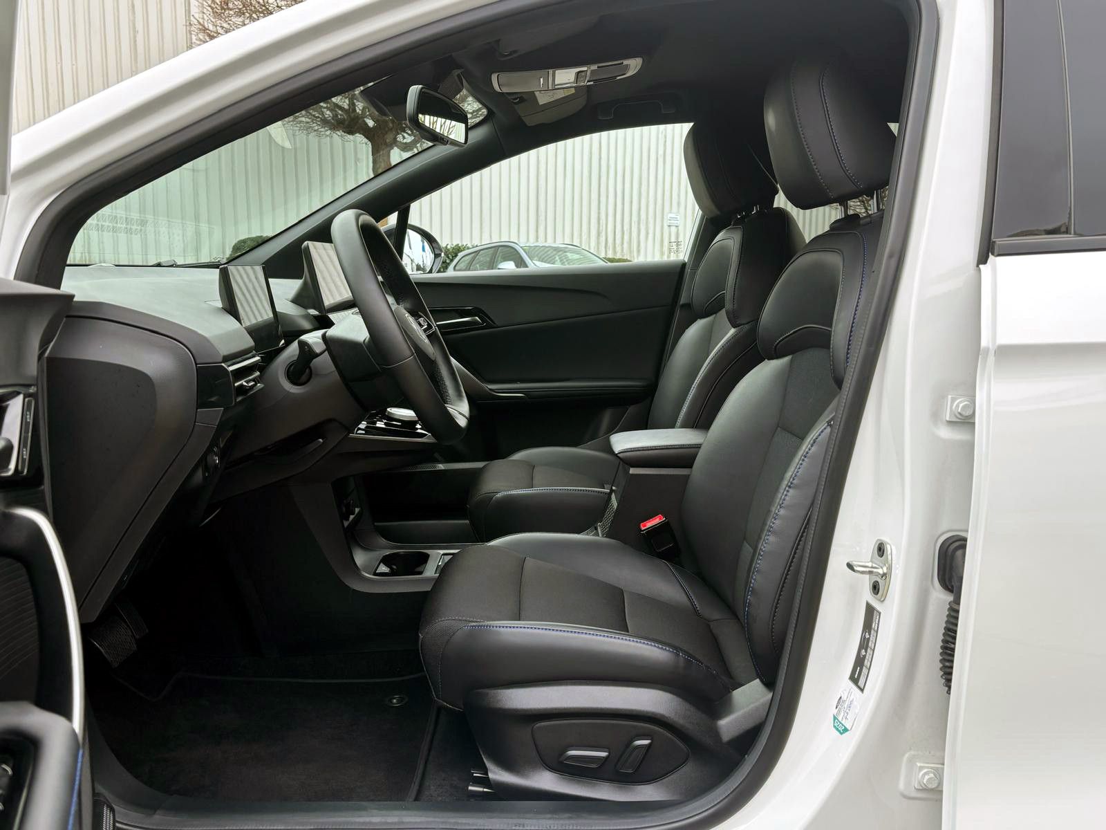 Fahrzeugabbildung MG MG4 Luxury 5D 150kW LED 360° ACC CarPlay BT NAV