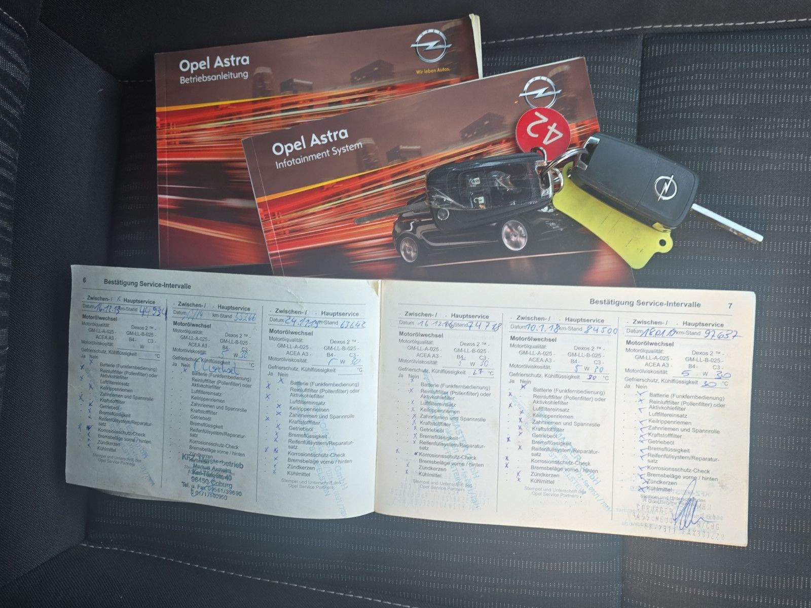 Fahrzeugabbildung Opel Astra J Edition*Klima*Tüv und Service NEU