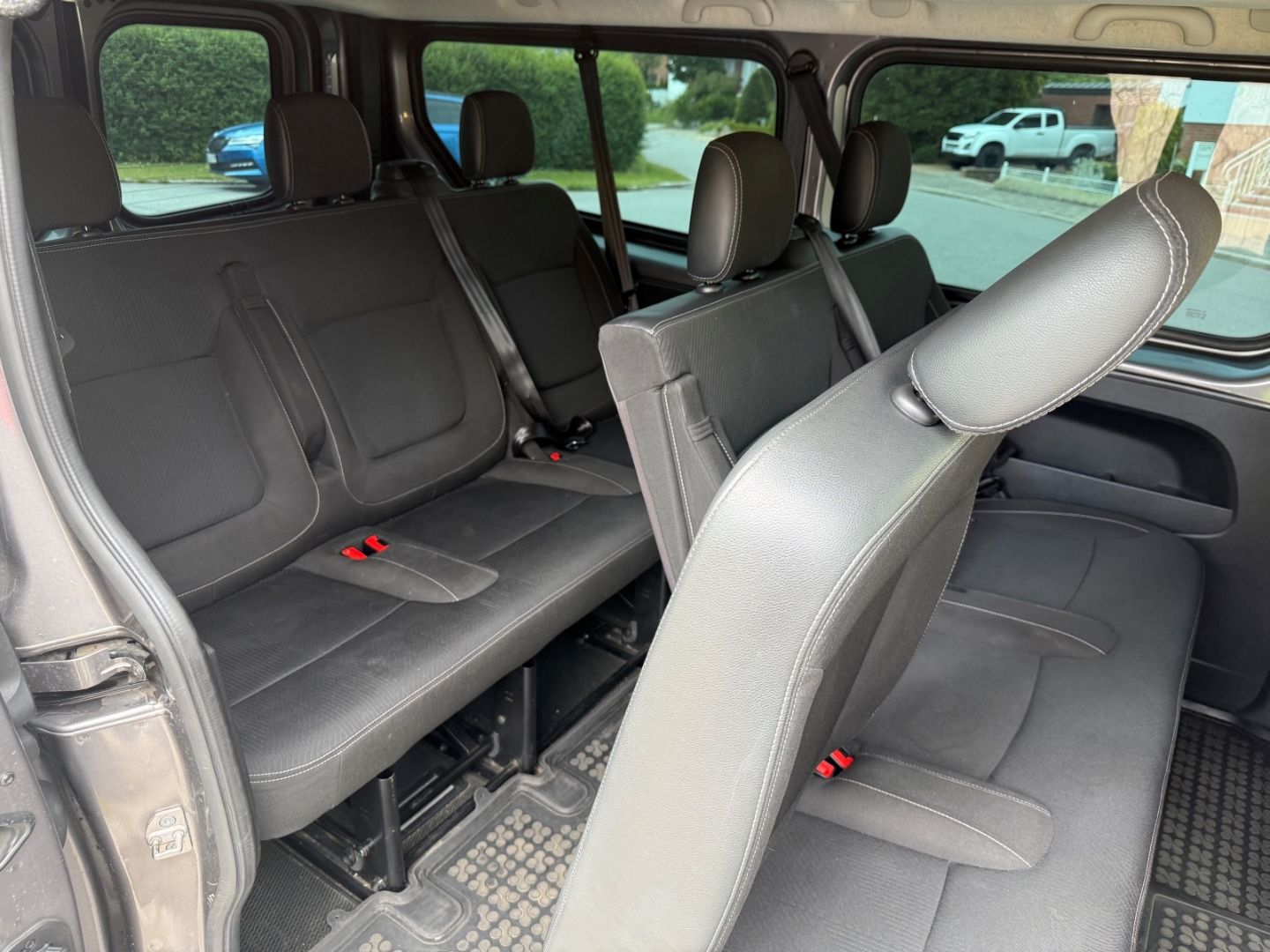 Fahrzeugabbildung Renault Trafic Life L2H1 - 9 Sitze + Rückfahrkamera
