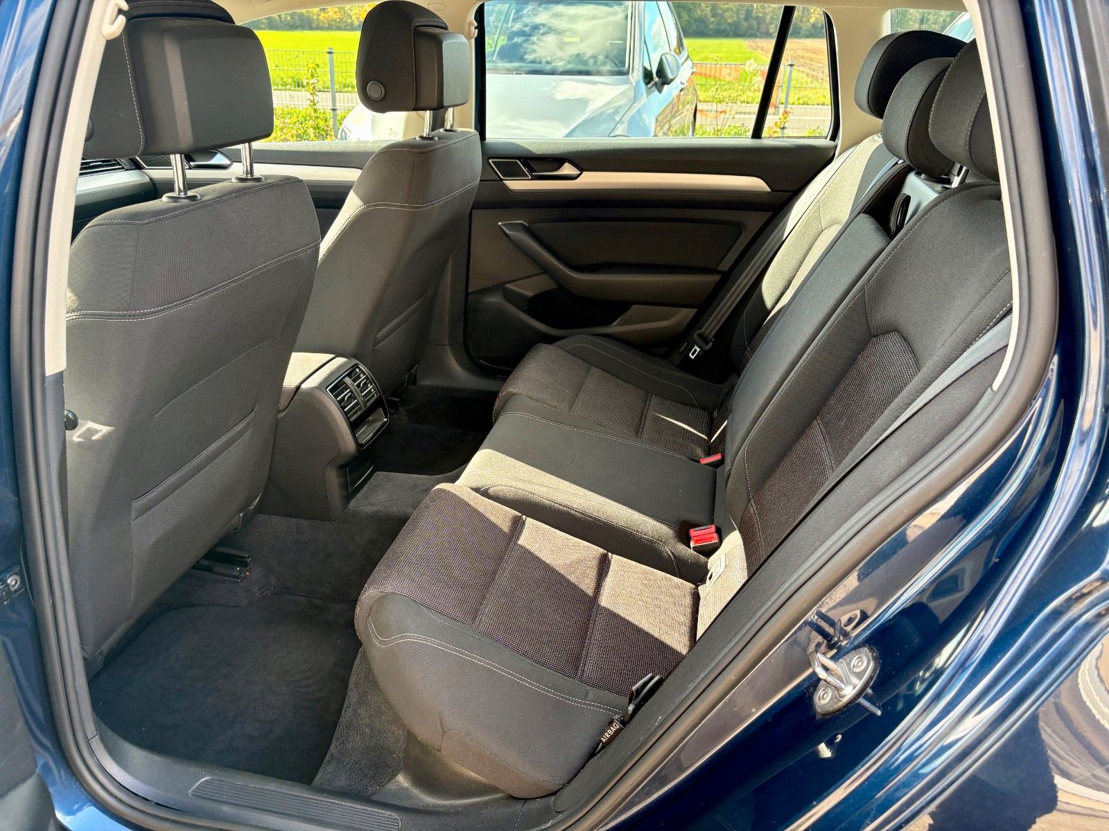 Fahrzeugabbildung Volkswagen Passat Variant 1.6 TDI Comfortline Navi SPORTSIT