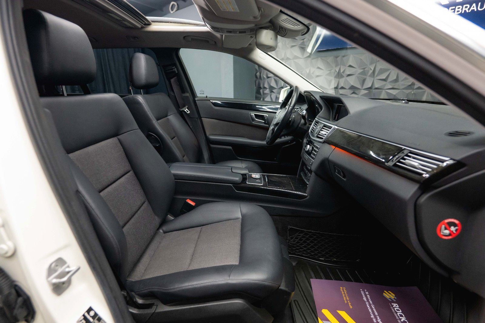 Fahrzeugabbildung Mercedes-Benz E 220 T CDI BlueEfficiency Avantgarde *Bi-Xenon*