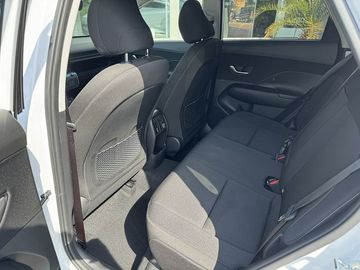 Hyundai KONA - 11