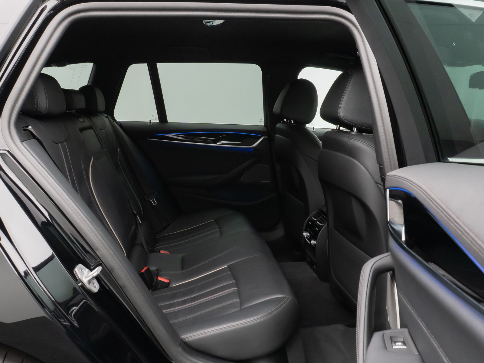 Fahrzeugabbildung BMW 530d xD  Luxury Line Kamera DAB H/K Lenkrhzg AHK