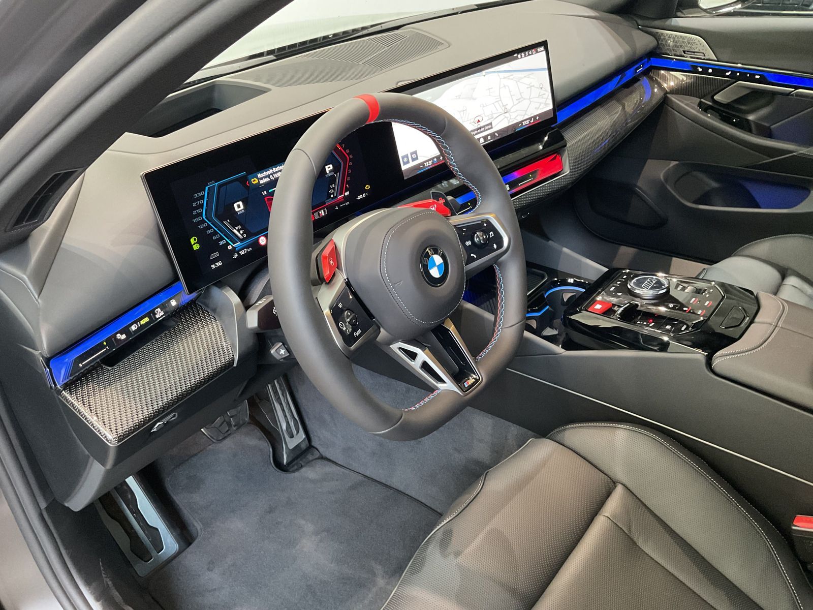 Fahrzeugabbildung BMW M5 Limousine Frozen Deep Grey M Drivers Package
