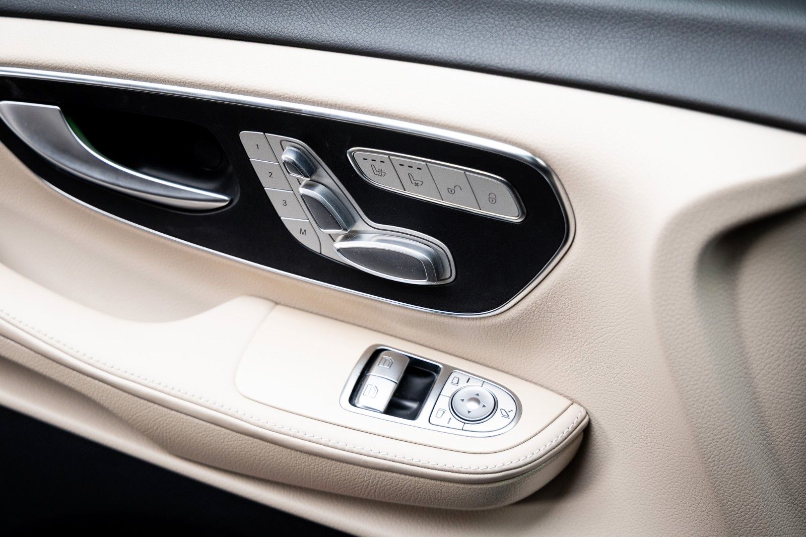 Fahrzeugabbildung Mercedes-Benz V 300 d 4MATIC EXCLUSIVE lang + AIRMATIC + Bur