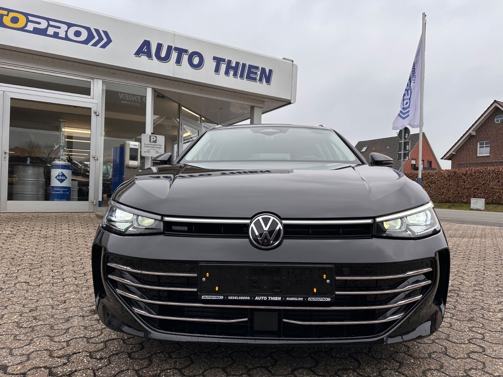Fahrzeugabbildung Volkswagen Passat Variant 2.0 TDI Elegance Matrix/AHK/Navi