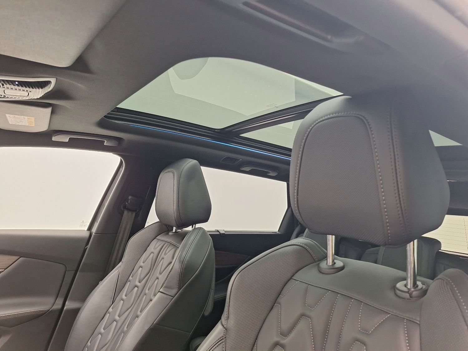 Fahrzeugabbildung Peugeot 5008 GT LEDER/PANO/AHK/SHZ/MASSAGE/PARKASS